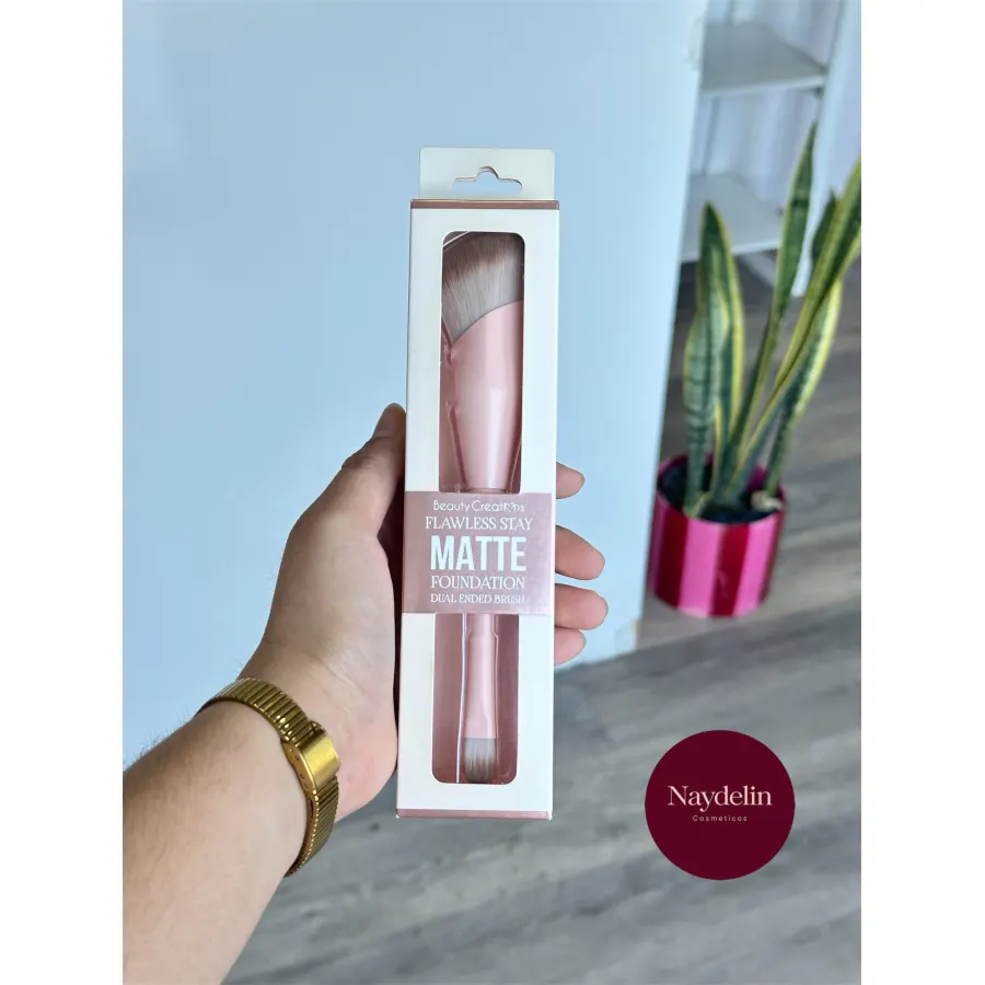 Brocha flawless stay matte foundation beauty creations